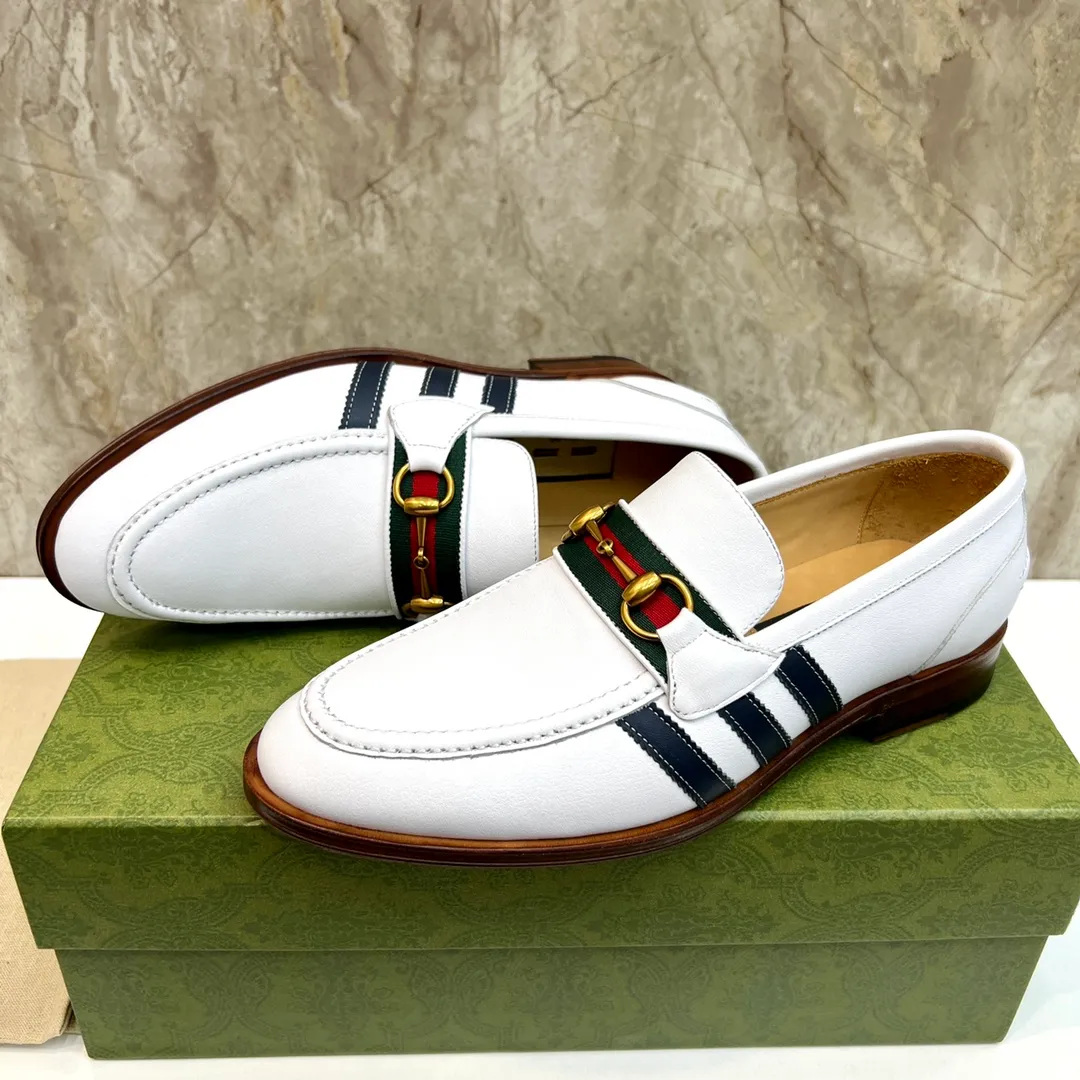 Original leather outsole P900 Brand: Co-branded Adidas｜GUCCI (Gucci) Standard code: Men's size 38–44 (45/46 can be customized) Grade: Same style as the official website Original quality Material: Original cowhide Leather lining Original leather outsole Style category: Men's fashionable casual leather shoes Distinguished big-name luxury elements top luxury Color: Actual picture